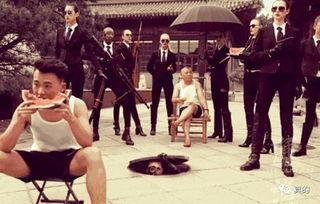 穿在民国吃瓜看戏,穿行时光，品味瓜田，笑谈戏台