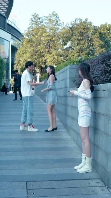 情侣天天吵架吃瓜,揭秘甜蜜背后的矛盾与和解